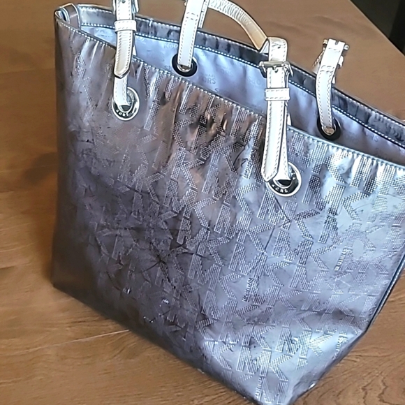 Michael Kors Gold Mirror Signature PVC and Leather Tote Gold tone large bag - Picture 1 of 16